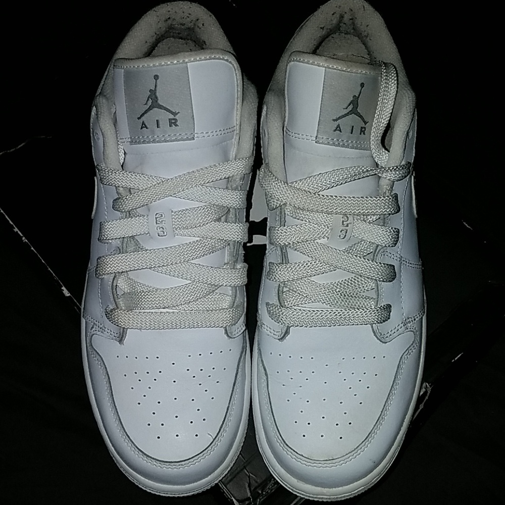 Air Jordan 1 Low (GS) Size 6.5 Y